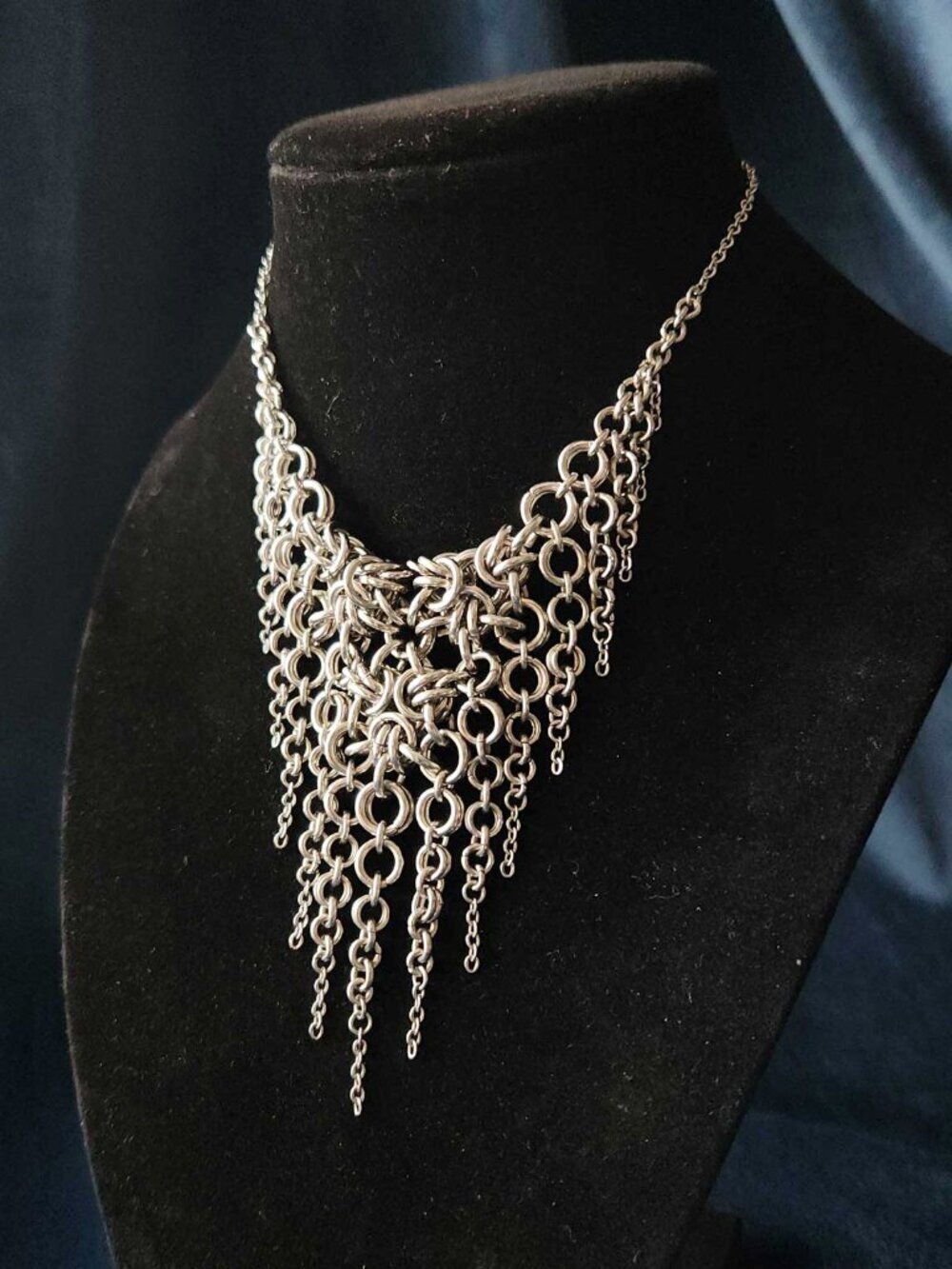 Gothic silver statement necklace with a V shape - Picture 7 of 8